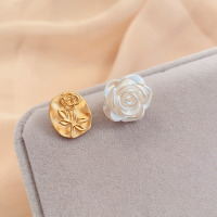 Сережки Sub-golden Asymmetrical Roses (18025) - вид 1 мініатюра